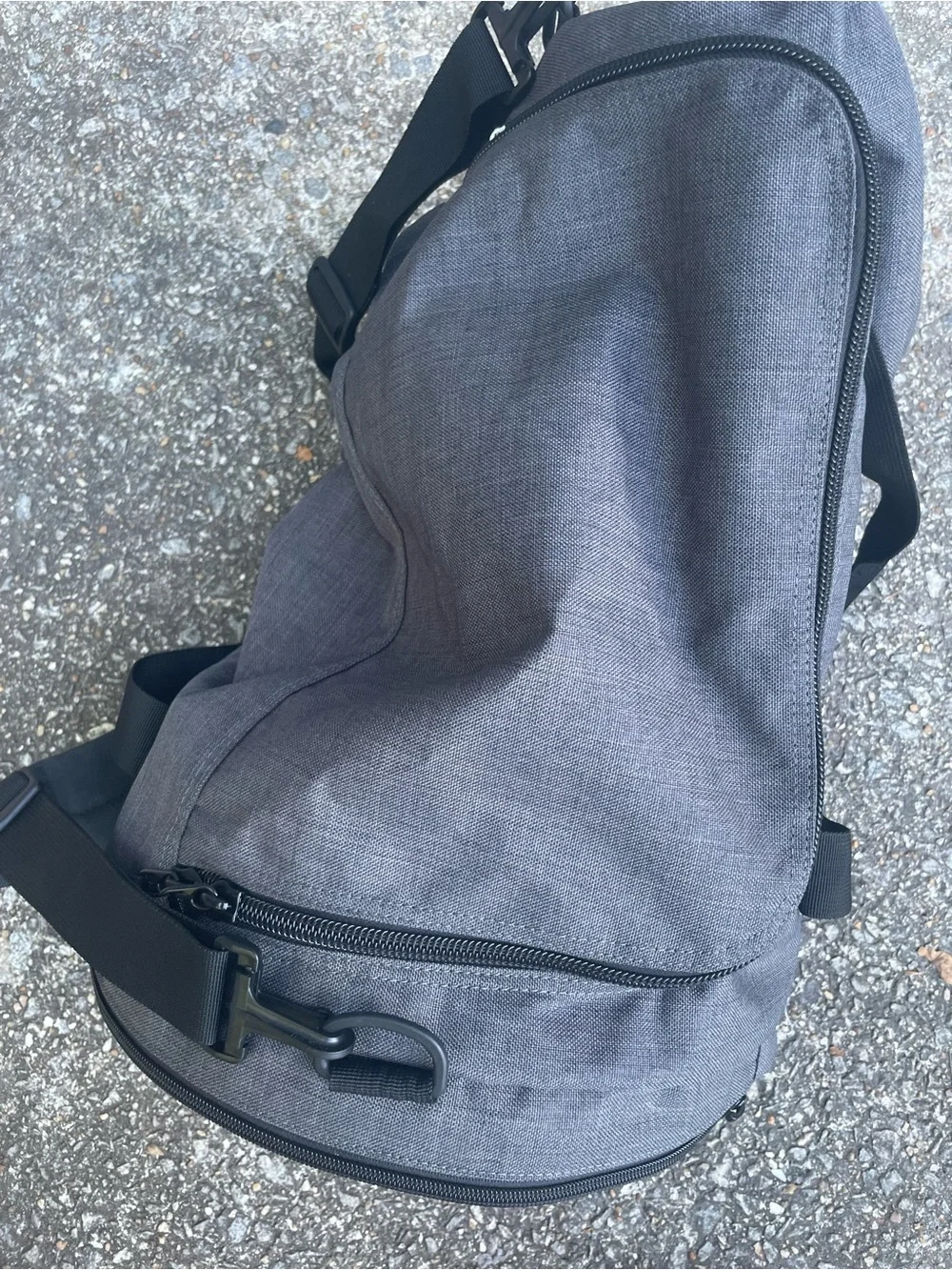Dakine Men's Gray Travel Duffel with Black Straps